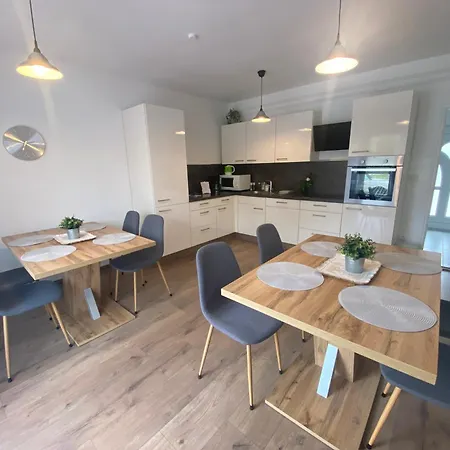 Lillybeth Lakeside 3*