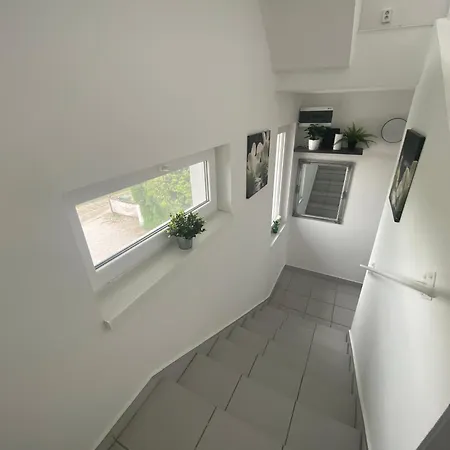 ゲストハウス Lillybeth Lakeside 3*