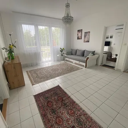 ゲストハウス Lillybeth Lakeside 3*