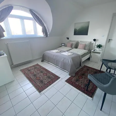 Lillybeth Lakeside ゲストハウス 3*