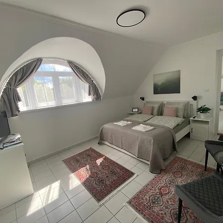 ゲストハウス Lillybeth Lakeside 3*