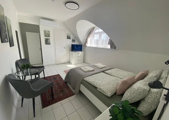 Lillybeth Lakeside 3*