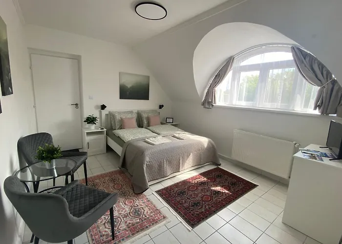 게스트하우스 Lillybeth Lakeside 3*